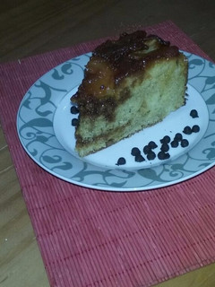 Una foto de Tarta de manzana invertida con masa de dos sabores