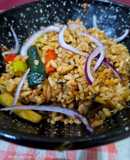 Cazuelita de arroz, verduras y pollo macerado