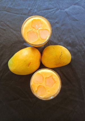 મેંગો મિલ્કશેક (Mango Milkshake Recipe In Gujarati) રેસીપી મુખ્ય ફોટો