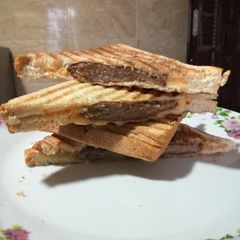 A picture of Cheesy beef sandwich.
