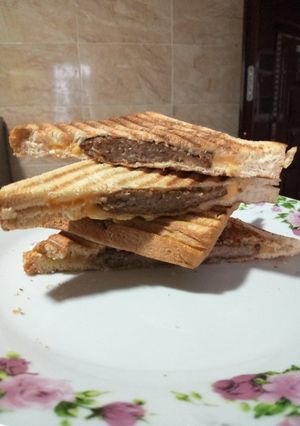 A picture of Cheesy beef sandwich.