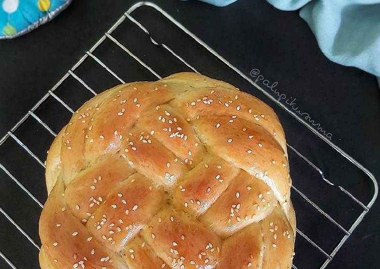 Challah (Braided Bread)