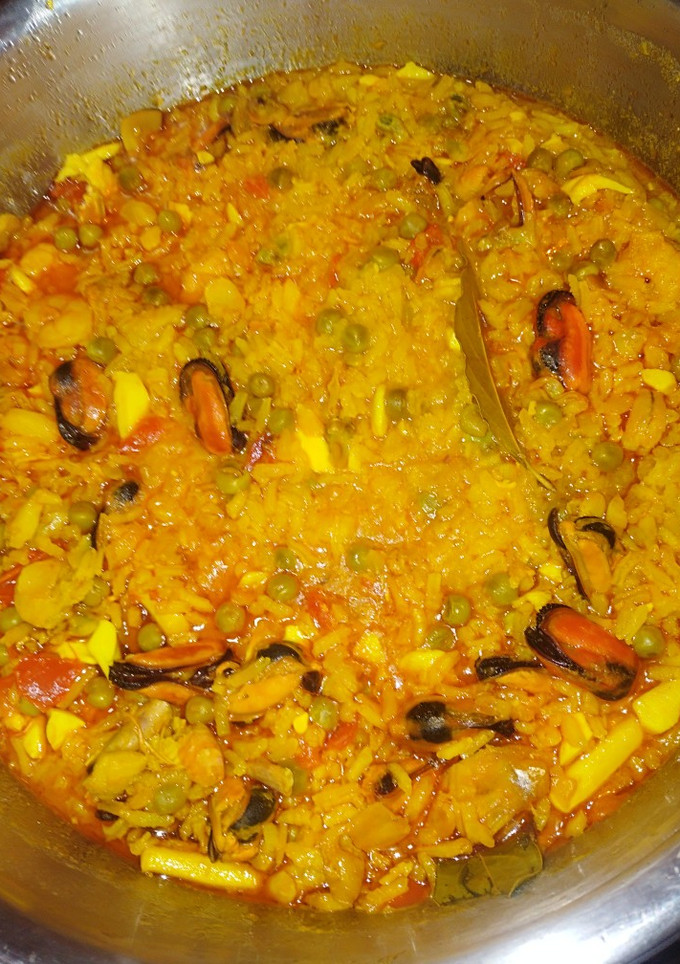 Una foto de "Sopa de pescado y marisco con arroz"