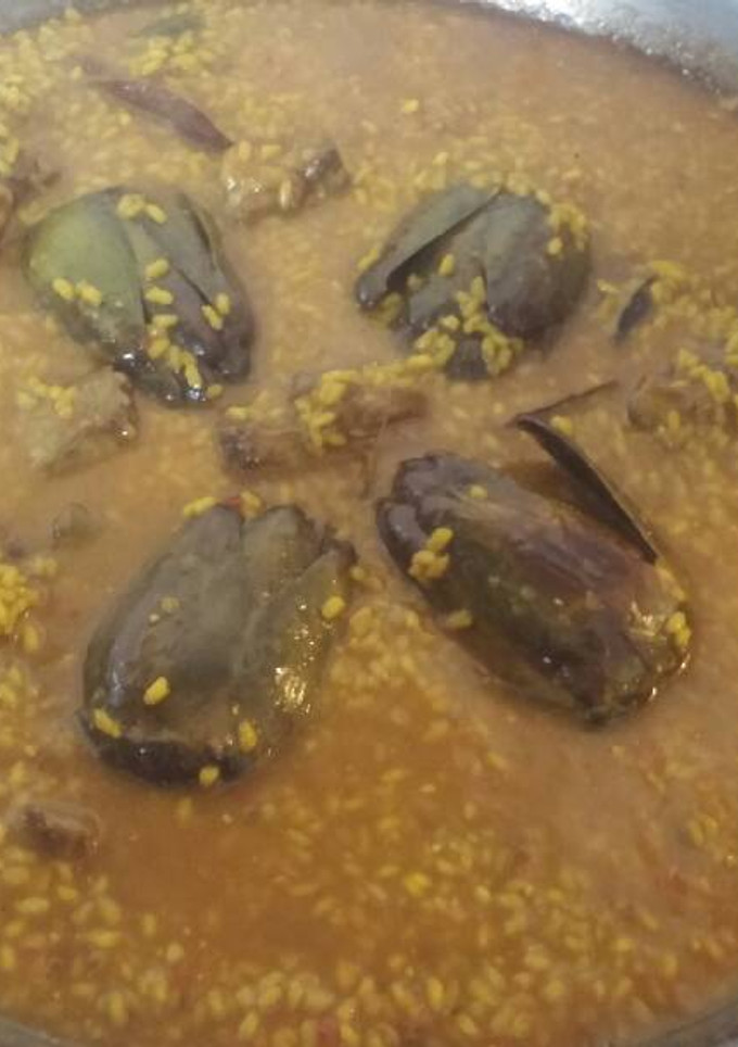 Una foto de Arroz con conejo y alcachofas