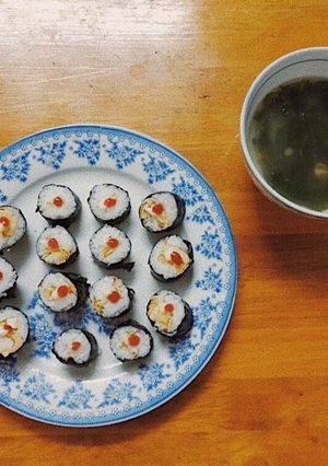 Hình của món Sushi cơm cuộn trứng.