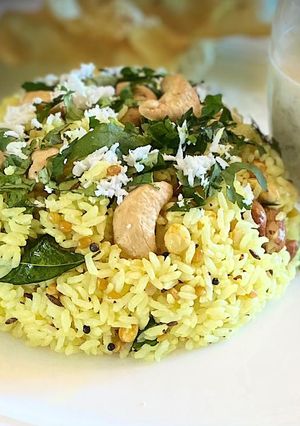 A picture of Chitranna/ lemon rice.