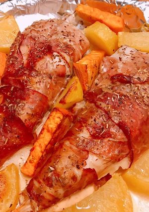 Hình của món Món Pháp - Cá Thầy Tu Bọc Bacon Nướng Lá Thơm.