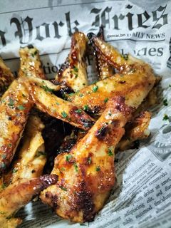 Una foto de Alitas de pollo orientales