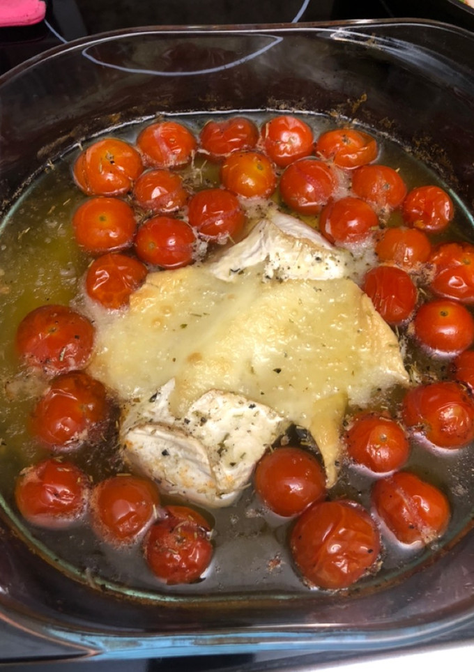 Una foto de Queso de cabra con tomates