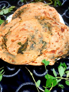 लच्छा मेथी पराठा(lachha methi paratha recipe in hindi) रेसिपी मुख्य फोटो