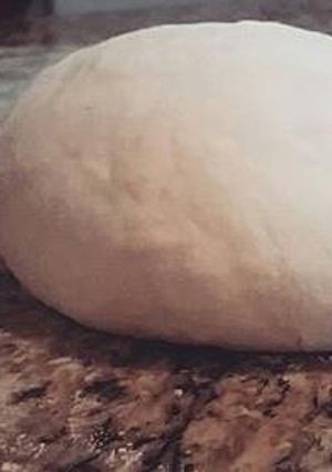 Una foto de Masa para Pizza con mantequilla y huevo