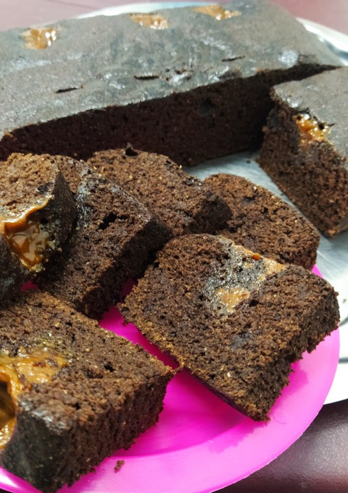 Una foto de Torta húmeda de bananas con dulce de leche
