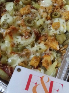 A picture of Pizza fries.