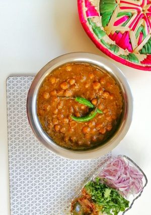 A picture of Lahori chanay.