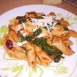 Pasta con dátiles, espinacas y gongonzola