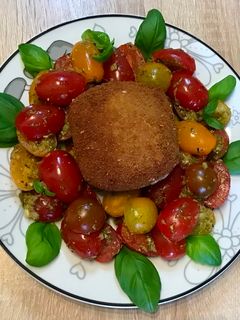 Crispy Mozzarella - Rántott mozzarella  pesztós paradicsommal recept fotója
