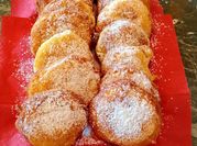Una foto di frittelle mele