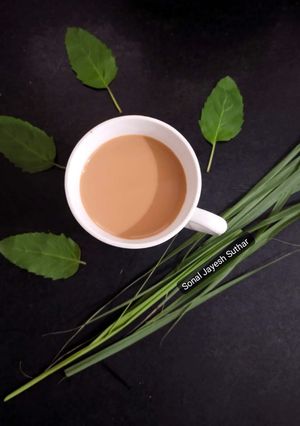 लेमनग्रास तुलसी चाय (Lemongrass Tulsi Tea Recipe In Hindi) रेसिपी मुख्य फोटो