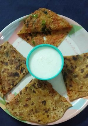 प्याज़ गाजर पराठा (pyaz gajar paratha recipe in Hindi) रेसिपी मुख्य फोटो