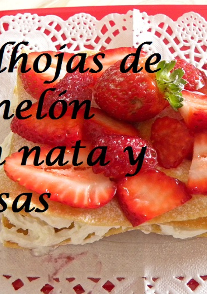 Una foto de Milhojas de Canelón con Nata y Fresas