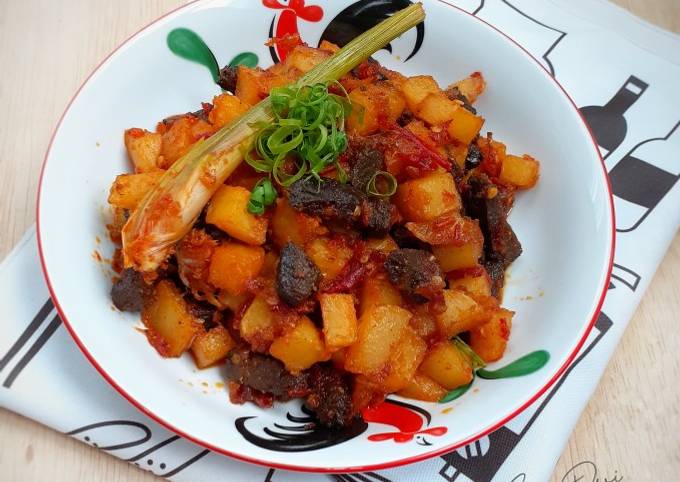 Ternyata begini loh! Resep  membuat Sambal goreng Kentang Hati sapi dijamin gurih