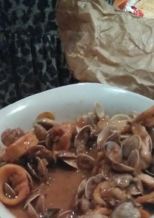 Foto principal de Salsa de almejas y calamares