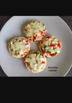 A picture of Mini bread pizza.