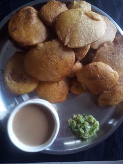 आलू पकोड़ी रेसिपी (aloo pakodi recipe in Hindi) रेसिपी मुख्य फोटो
