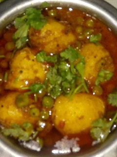 दम आलू (dum aloo recipe in Hindi) रेसिपी मुख्य फोटो