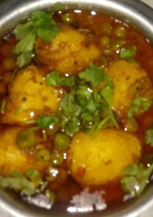 दम आलू (dum aloo recipe in Hindi) रेसिपी मुख्य फोटो
