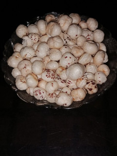 रोस्टेड मखाना (Roasted Makhana recipe in Hindi) रेसिपी मुख्य फोटो
