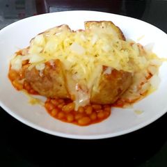 A picture of My Jacket Potato stuffed with Beans and Grated Cheese and Onion❤.