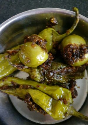 ભરેલાં ગુંદા અને મરચા (Bharela Gunda Marcha Recipe In Gujarati) રેસીપી મુખ્ય ફોટો