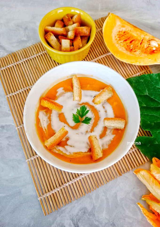 Foto resep Sup krim Labu madu (Dengan Pinggiran Roti)