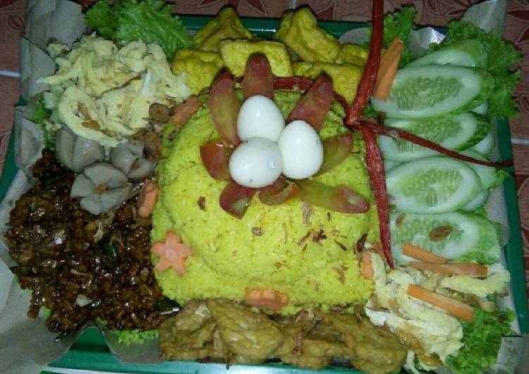 Nasi kuning magic com ala temil (tante mila)