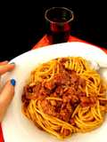 Espaguetis con lacón, pimentón y vino tinto {a tope de sabor}🍝