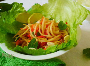 A picture of Spicy Raw Papaya Salad.