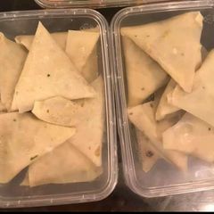 A picture of Qeeme k Samose.