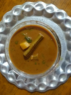 முருங்கைகாய் உருளை கிழங்கு புளி குழம்பு(Muruingakkai urulaikizhaingu puli kuzhambu recipe in Tamil) செய்முறை முக்கிய புகைப்படம்