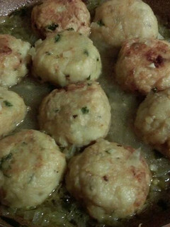Una foto de Albóndigas de merluza en salsa verde