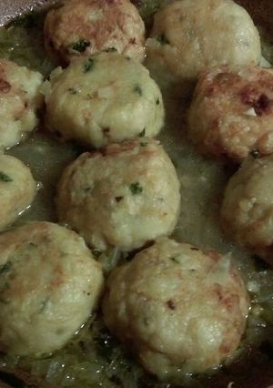 Una foto de Albóndigas de merluza en salsa verde