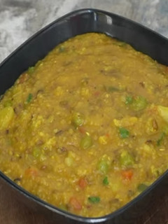 वेजिटेबल दलिया (vegetable daliya recipe in Hindi) रेसिपी मुख्य फोटो