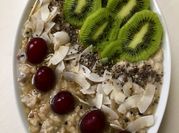 Una foto de porridge avena chia