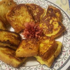 A picture of French toast.