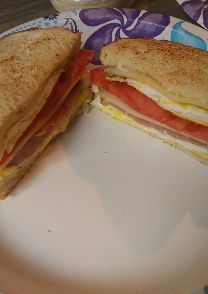 A picture of Spam and Eggs on Toasted Bread.