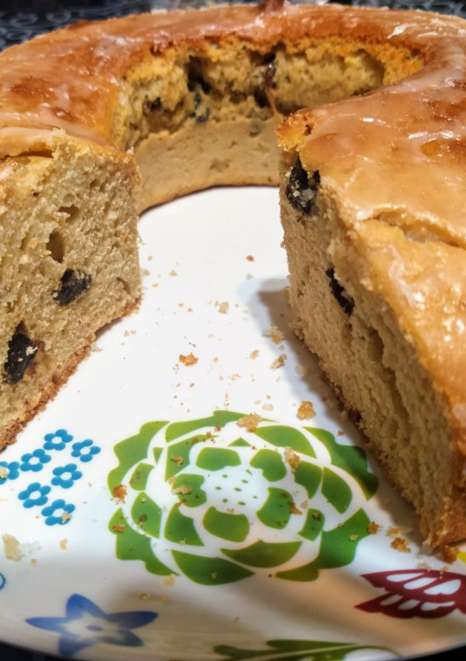 Una foto de Budín de yogur y pasas delicioso