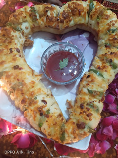 A picture of Cheesy chicken bread.
