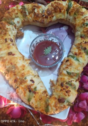 A picture of Cheesy chicken bread.