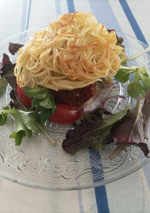 Une photo de Burger spaghetti