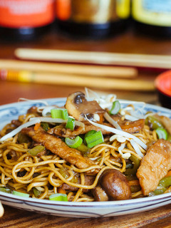 Una foto de Fideos Lo Mein con cerdo